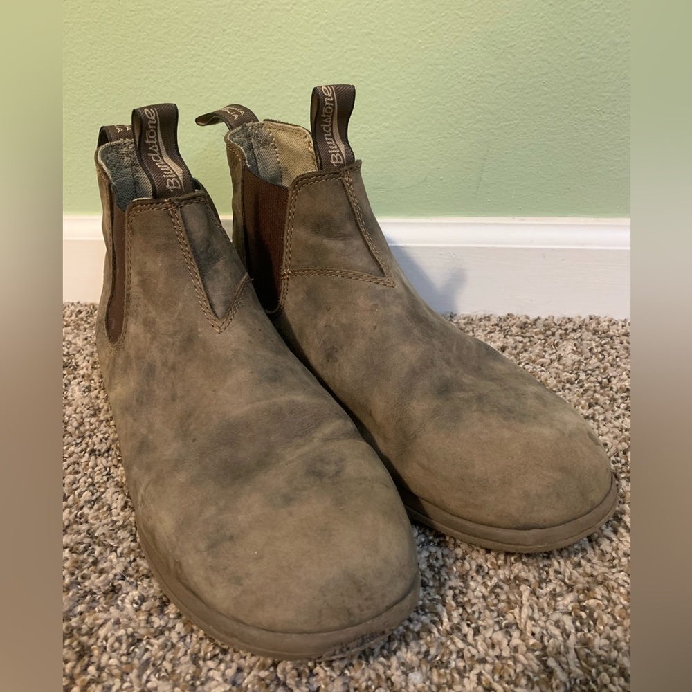 Blundstone boots suede active sole